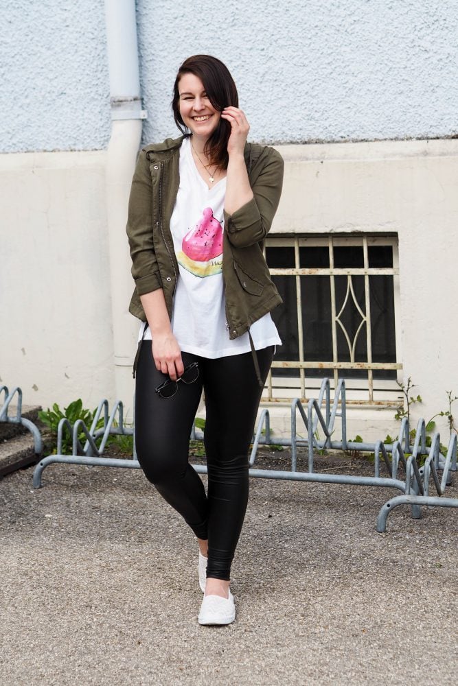 7 Styles with Leather | Lederleggings und Melonen-Shirt