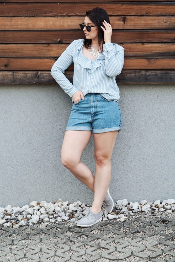 Style Seven | Denim-Shorts & Volant Bluse